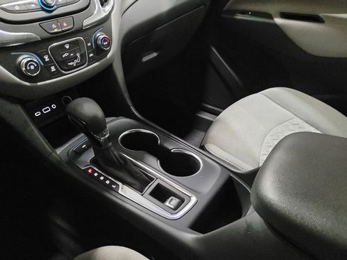 Used 2022 Chevrolet Equinox LS AWD/4WD image 26