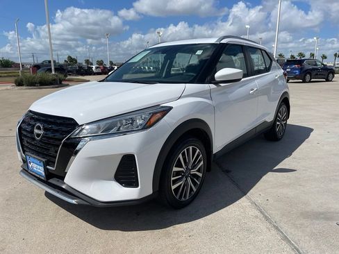 Certified 2024 Nissan Kicks SV FWD image 3