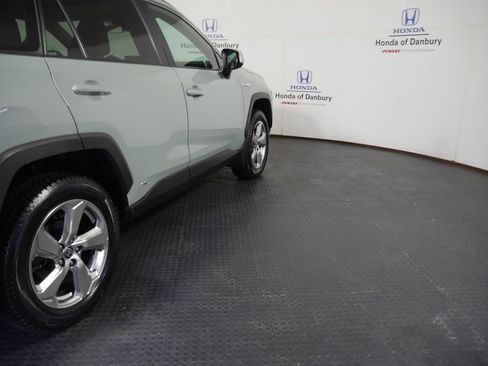 Used 2021 Toyota RAV4 XLE Premium AWD/4WD image 4