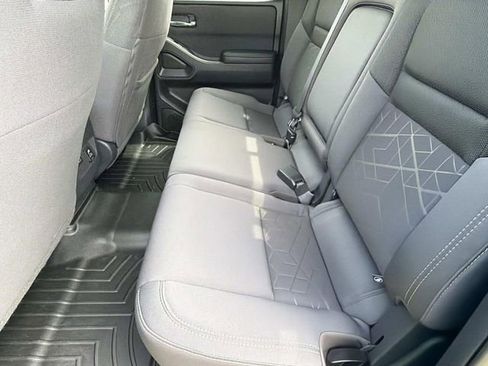 Used 2025 Nissan Frontier SV w/ SV Convenience Package RWD image 23