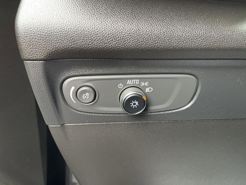 Used 2022 Buick Envision Essence w/ Safety Package FWD image 18