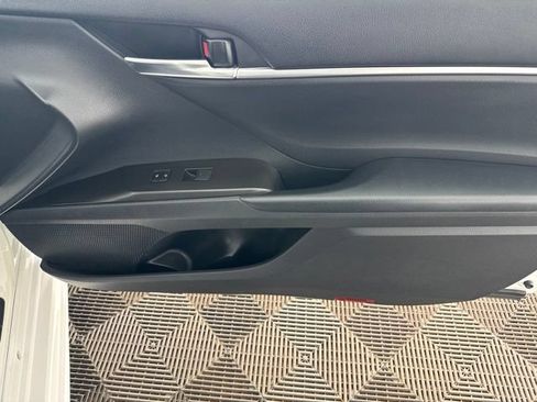Used 2022 Toyota Camry SE FWD image 19