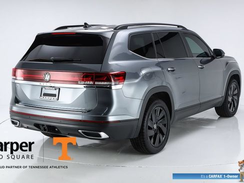 Used 2024 Volkswagen Atlas SE w/ Panoramic Sunroof Package FWD image 9