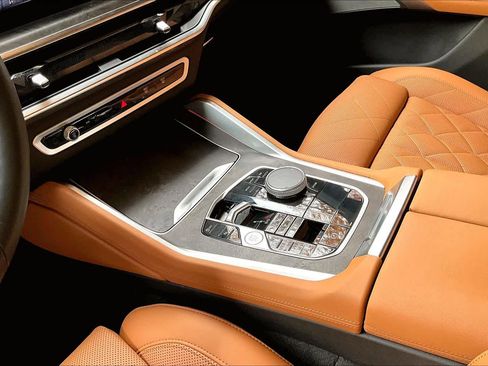 Used 2024 BMW X6 xDrive40i w/ Premium Package image 16