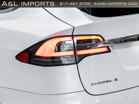 Used 2018 Tesla Model X 75D image 14