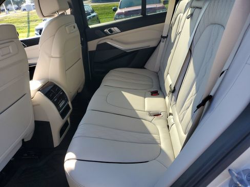 Used 2021 BMW X5 xDrive40i w/ Premium Package AWD/4WD image 13