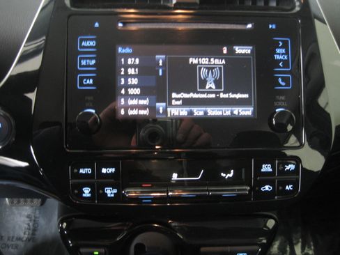 Used 2016 Toyota Prius Two image 13