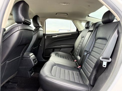 Used 2017 Ford Fusion SE w/ Equipment Group 602A FWD image 14