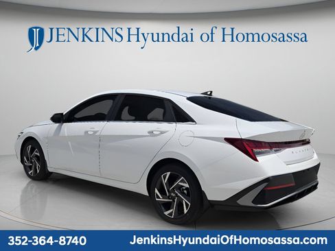 New 2026 Hyundai Elantra Limited FWD image 8