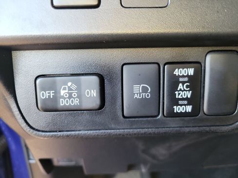 Used 2022 Toyota Tacoma TRD Off-Road image 31