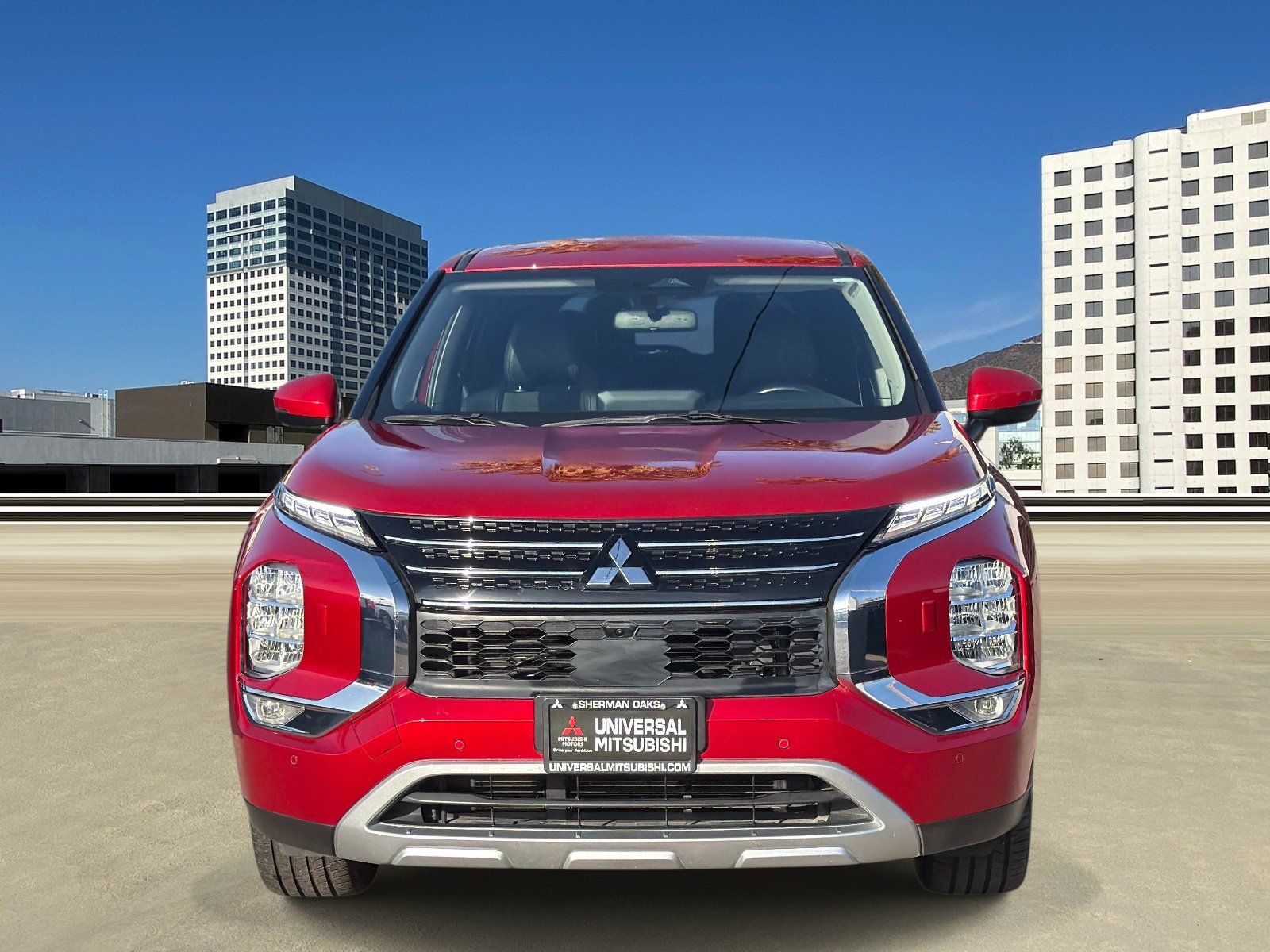 Used 2024 Mitsubishi Outlander AWD image 2