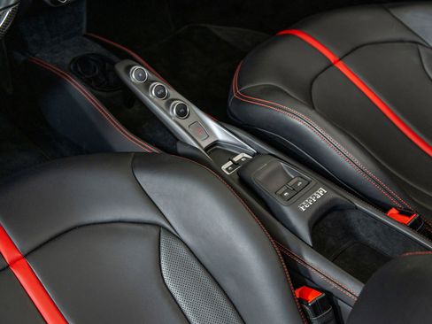 Certified 2021 Ferrari F8 Tributo image 15