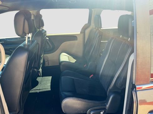 Used 2020 Dodge Grand Caravan SXT image 23