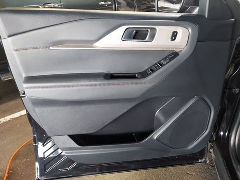 Used 2025 Ford Explorer Active RWD image 29