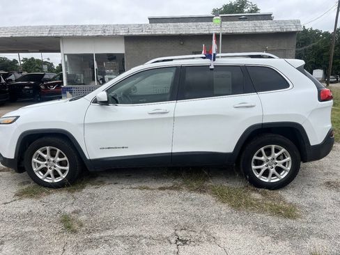 Used 2015 Jeep Cherokee Latitude FWD image 9