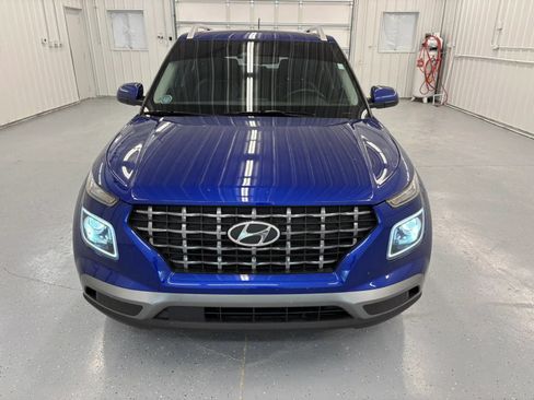 Used 2023 Hyundai Venue Limited FWD image 12