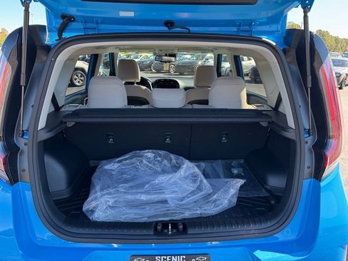 Used 2025 Kia Soul EX image 10