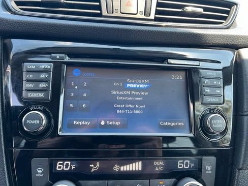 Used 2017 Nissan Rogue SV w/ SV Premium Package FWD image 18