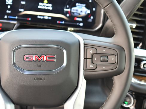 New 2026 GMC Sierra 1500 SLE w/ Preferred Package image 19
