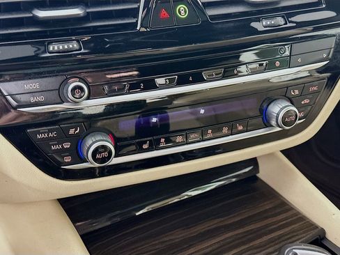 Used 2021 BMW 530i xDrive w/ Convenience Package image 21