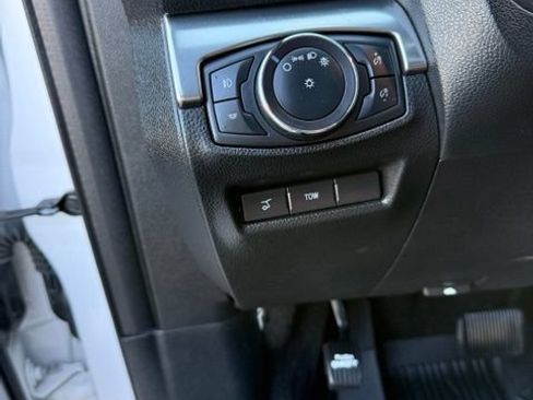 Used 2019 Ford Explorer XLT w/ Equipment Group 202A AWD/4WD image 17