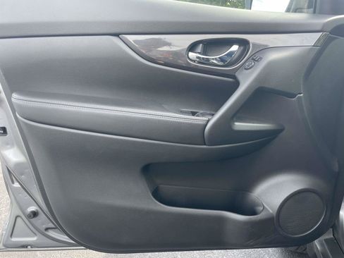 Used 2020 Nissan Rogue SV AWD/4WD image 15