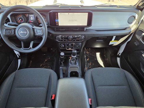 Used 2025 Jeep Gladiator Sport AWD/4WD image 14