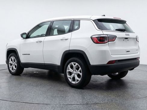 Used 2025 Jeep Compass Latitude AWD/4WD image 6