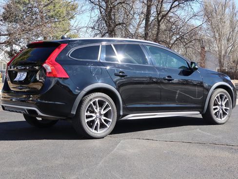 Used 2016 Volvo V60 T5 Cross Country Platinum image 5