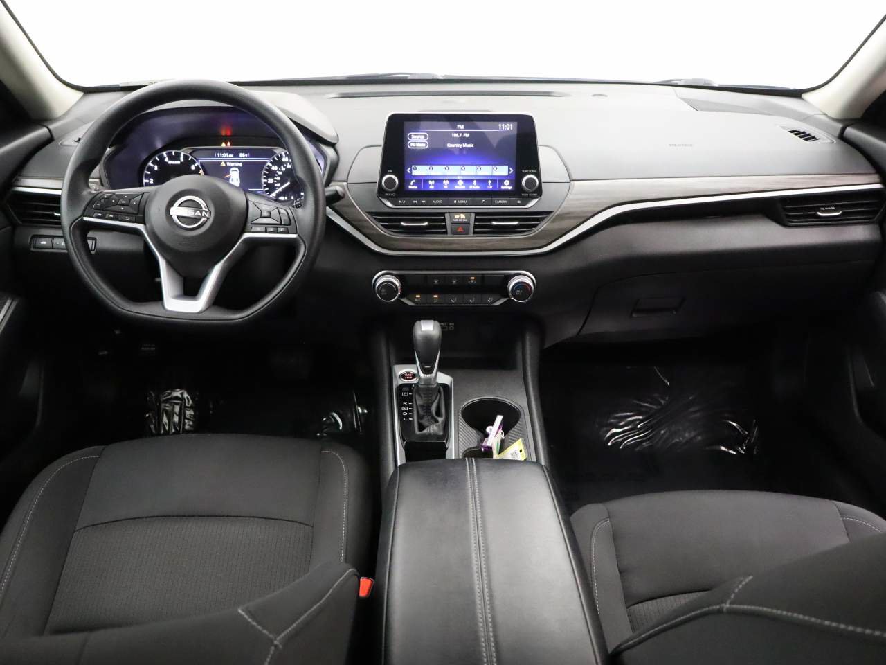 Used 2025 Nissan Altima 2.5 SV FWD image 15