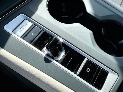 Certified 2025 Volkswagen Atlas SE image 28