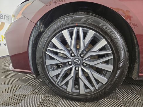Used 2024 Nissan Altima 2.5 SV FWD image 31