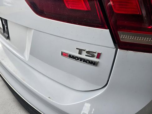 Used 2018 Volkswagen Tiguan SE AWD/4WD image 16