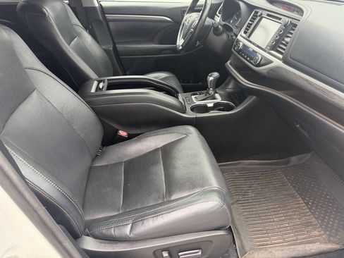 Used 2017 Toyota Highlander Limited Platinum FWD image 21