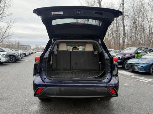 Used 2020 Toyota Highlander XLE image 34