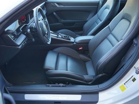 Used 2025 Porsche 911 Carrera image 9