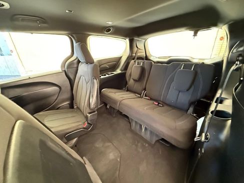 Used 2020 Chrysler Pacifica Touring w/ S Appearance Package FWD image 20