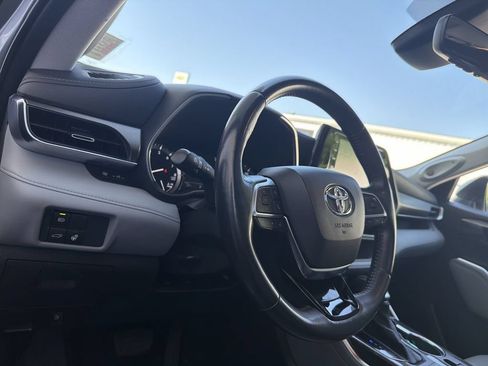 Used 2021 Toyota Highlander Limited AWD/4WD image 10