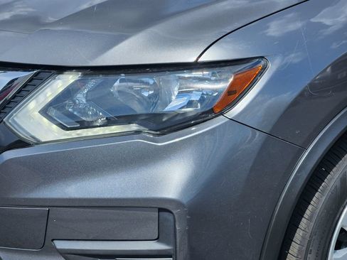Used 2017 Nissan Rogue S AWD/4WD image 10