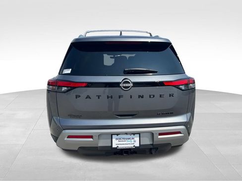 Used 2025 Nissan Pathfinder Platinum w/ Black Appearance Package FWD image 4