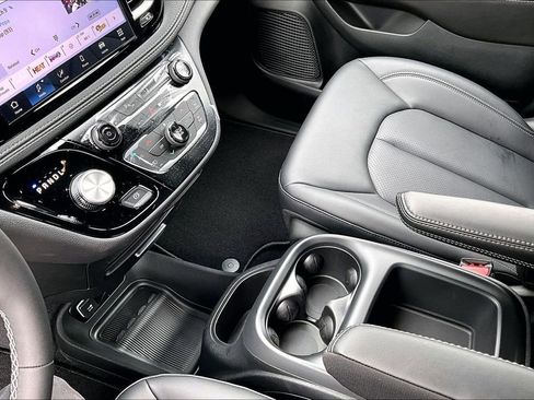 New 2026 Chrysler Pacifica Select FWD image 11