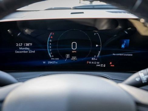 Used 2025 Cadillac XT4 Premium Luxury image 30