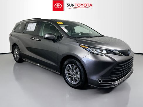 Used 2023 Toyota Sienna XLE image 1