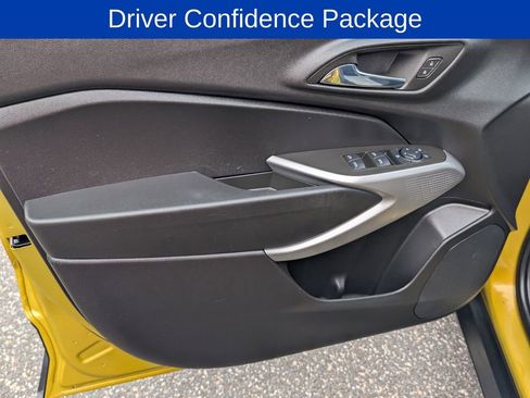 Used 2024 Chevrolet Trax RS w/ Sunroof Package image 9