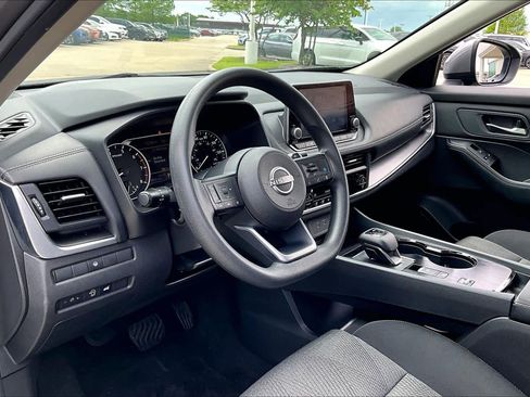 Used 2024 Nissan Rogue SV image 16