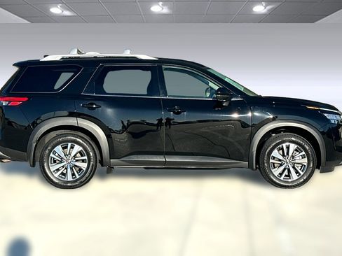 Used 2024 Nissan Pathfinder SL image 8