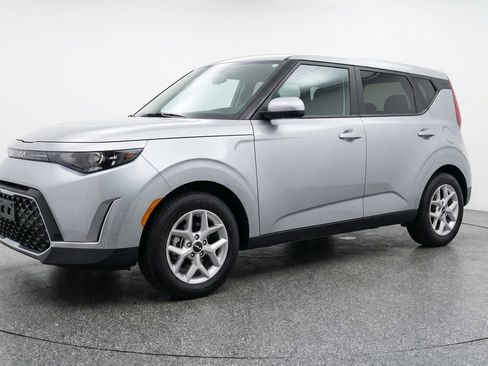 Used 2025 Kia Soul LX w/ LX Technology Package FWD image 3