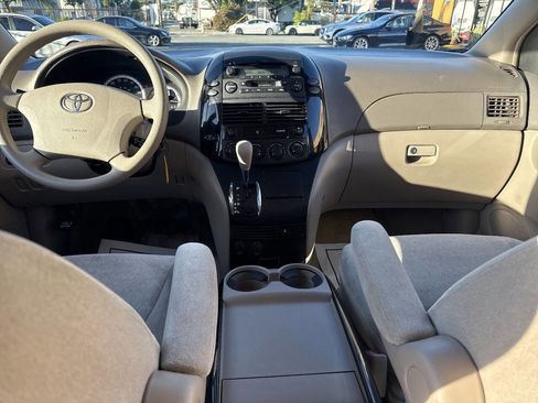 Used 2004 Toyota Sienna CE image 23