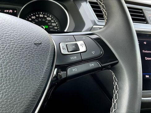 Used 2021 Volkswagen Tiguan SE image 12