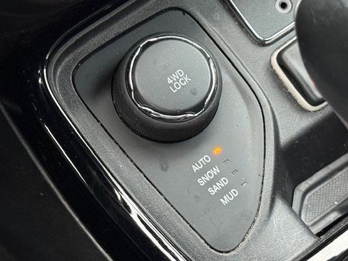 Used 2020 Jeep Compass Limited image 23